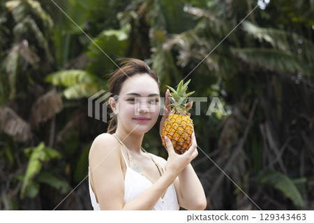 菠蘿的女人 129343463