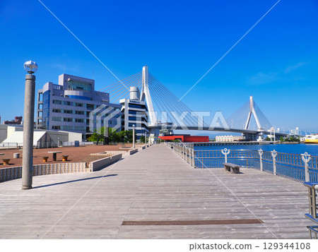View of the bay area in front of Aomori Station from Aoiumi Park on a clear day 129344108