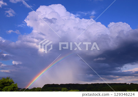 宇都宮市附近的雷雲和彩虹 129346224