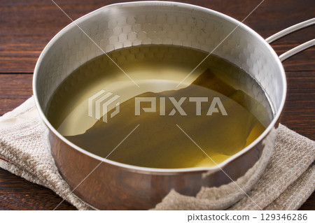 Kelp dashi | Preparation process for dashi, rehydrating kelp in a Yukihira pot 129346286