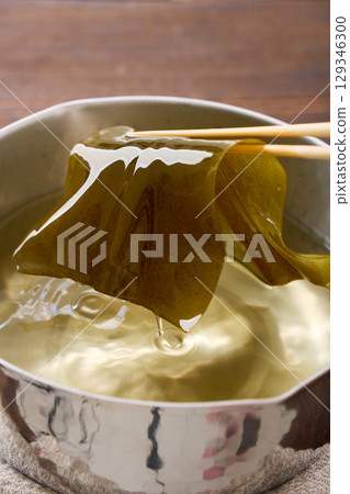 Kelp dashi | Preparation process for dashi, rehydrating kelp in a Yukihira pot Kelp dashi | Preparation process for dashi, rehydrating kelp in a Yukihira pot 129346300