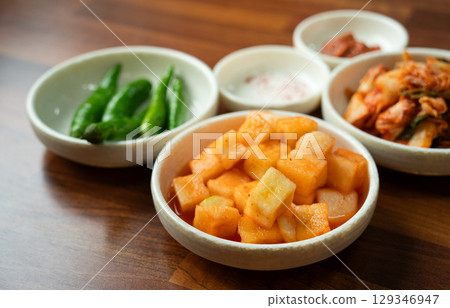 Korean side dish radish kimchi food cuisine 깍두기 kkakdugi カクテキ kakuteki 129346947