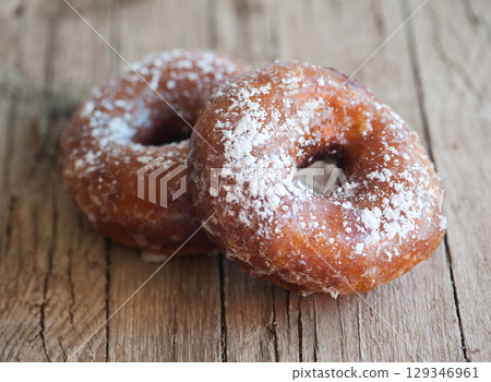 Sweet donuts with powdered sahvrnoy 129346961