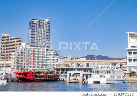 Scenery of the central pier at Kobe Port / Hatobacho, Chuo Ward, Kobe City, Hyogo Prefecture 129347138