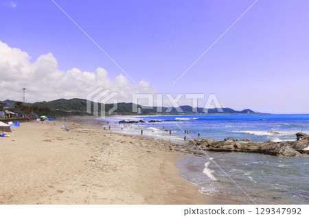 千葉縣南房總市和田浦海灘的碧海藍天 千葉縣南房總市和田浦海灘的碧海藍天 129347992