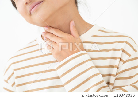 A middle school girl suffering from a sore throat 129348039