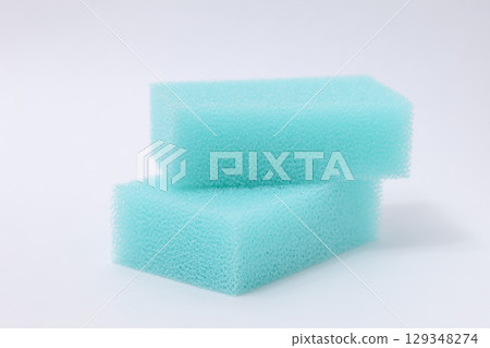 Sponge, kitchen, dishes, dishwashing, water work, meal, detergent, foam, water, housework, food, water supply, cleanliness, daily necessities, cleaning 129348274
