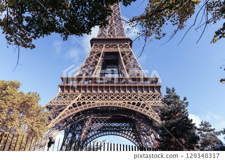 The view of Eiffel tower with blue sky 129348317