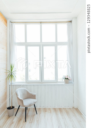 Interior of an empty room with a window 129348825