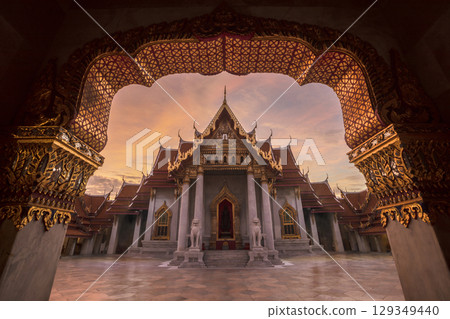 Beautiful Thai Marble Temple (Wat Benchamabophit) during twilight 129349440