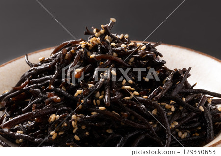 Stir-fried hijiki Stir-fried hijiki 129350653