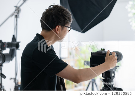 拍攝的攝影師 129350895