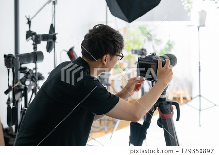 Photographer to shoot Photographer to shoot 129350897