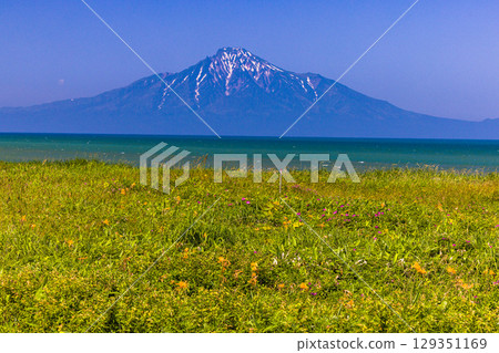 [Hokkaido_Wakkanai_Hamayuchi Park] View of Rishiri Fuji floating in the Sea of Japan June July 129351169