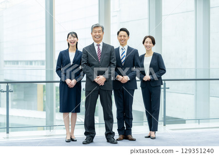 business people standing in line 129351240