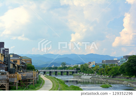 Kyoto · Kamogawa 129352296