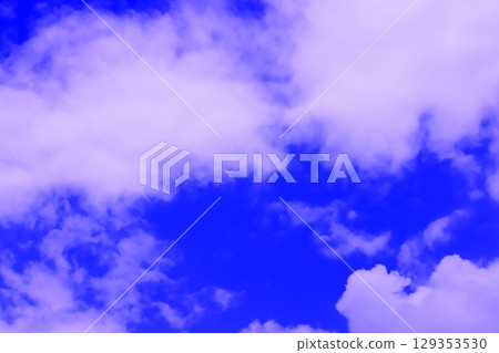 藍天白雲（壁紙素材） 129353530