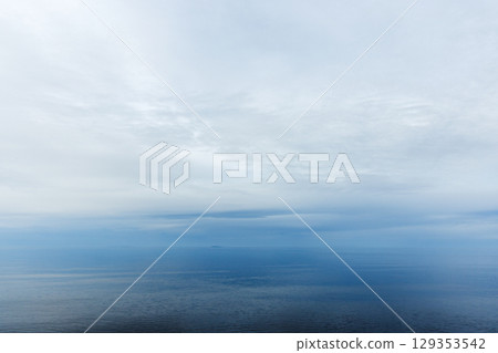 Serene Ocean Horizon Underneath Expansive Cloudy Sky Serene Ocean Horizon Underneath Expansive Cloudy Sky 129353542