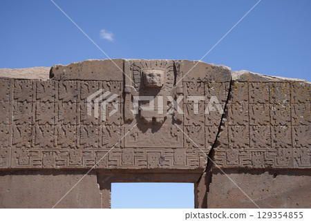 Tiwanaku ruins, stone statues 129354855