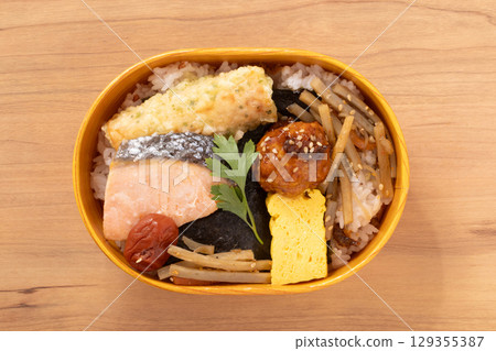 烤鮭魚海藻便當 129355387