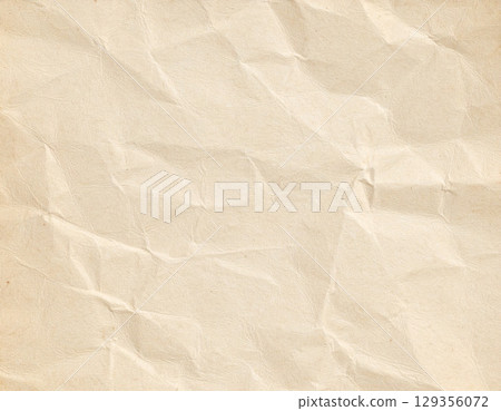 起皺的米色紙表面 129356072