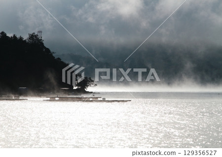 有霧的早晨 129356527