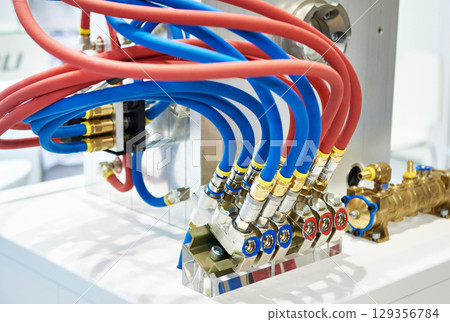 Hydraulic equipment with hoses 129356784