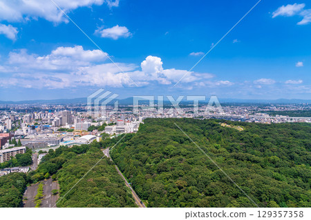 從東山天空塔眺望名古屋市中心的夏天（愛知縣名古屋市） 129357358