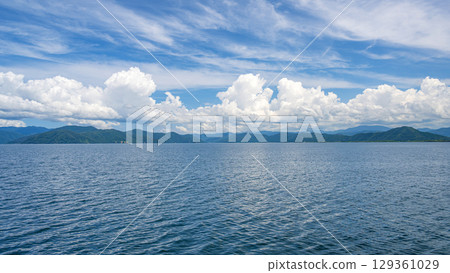 琵琶湖風光:夏天在船上欣賞湖景 琵琶湖風光:夏天在船上欣賞湖景 129361029