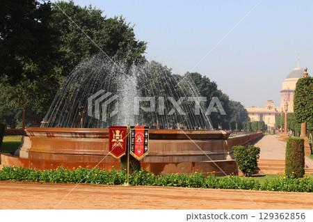 Delhi is a city in northern India on the banks of the Yamuna River. Delhi is a city in northern India on the banks of the Yamuna River. 129362856
