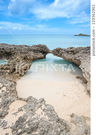 Miyakojima Blue sky and emerald green sea Miyakojima Blue sky and emerald green sea 129362901