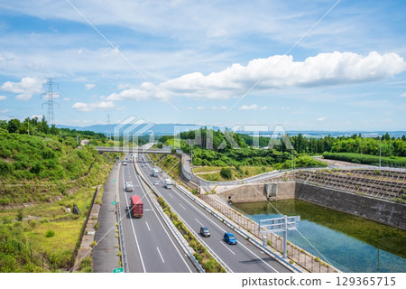 夏季高速公路（新名神高速公路、菰野 IC 至鈴鹿 PA Smart IC、四日市隧道北側） 129365715