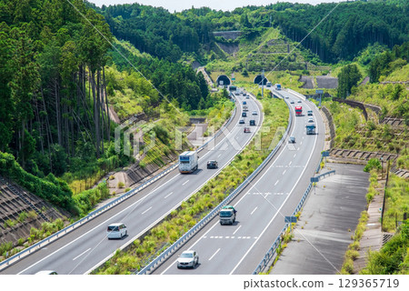 夏季高速公路（新名神高速公路、菰野 IC 至鈴鹿 PA Smart IC、四日市隧道北側） 129365719