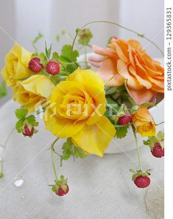 玫瑰和草莓 129365831