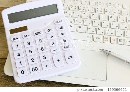 Computer and calculator, business items, desk work, 3:2 129366621