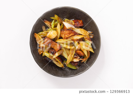 Beef innards, shimacho, and stir-fried green onions Beef innards, shimacho, and stir-fried green onions 129366913