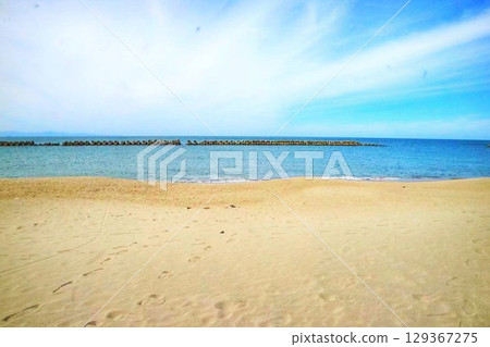 白色沙子海灘和藍色海 129367275