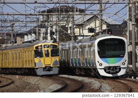 [SI] 新舊車輛：西武池袋線9000系列列車和30000系列微笑列車 129367841