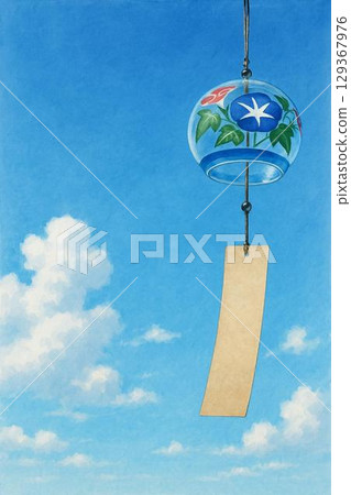 風鈴飄在蔚藍的天空 129367976
