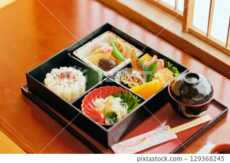 Japanese lunch box lunch Japanese lunch box lunch 129368245