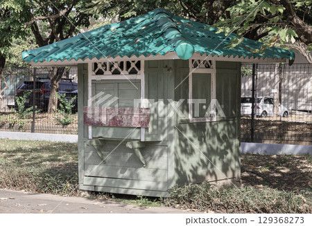 Security guard olive green booth (Guardhouse) in public park. 129368273
