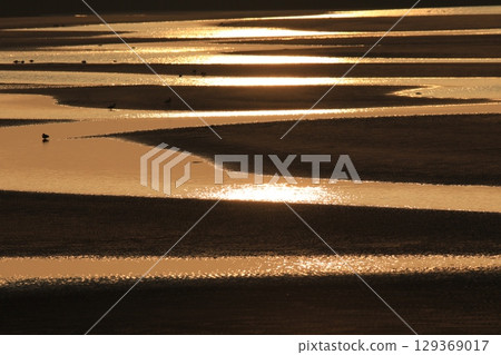 Sunset glow 129369017