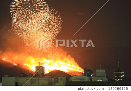 若草山山煙花[奈良縣奈良市] 129369156