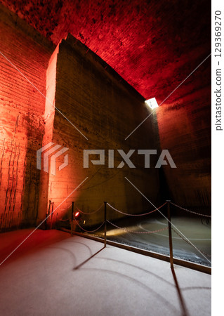 The underground space of the Otani Museum and its illumination (red) 129369270