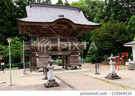 Hydrangeas in full bloom at Otowasan Kiyomizu-dera Temple Hydrangeas in full bloom at Otowasan Kiyomizu-dera Temple 129369528