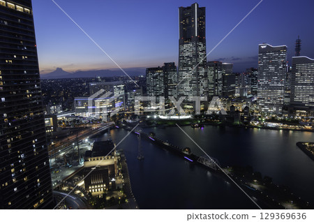 Night view of Minato Mirai 129369636