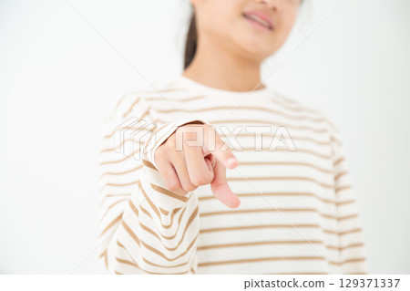 一個瞧不起別人的國中女生 129371337