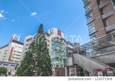 Scenery in front of the station: Seiseki-Sakuragaoka Station (Tokyo) 129371908