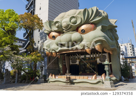 難波八坂神社的巨型獅子頭神社 129374358