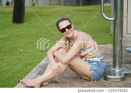 A young woman enjoying an workout outdoors  129374582